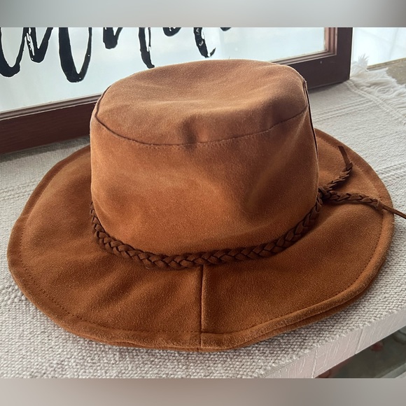 Free People Accessories - Free People Suede Leather Floppy Bucket Hat Super Cute & Boho